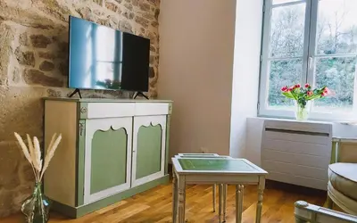 Télévision ou salle de divertissement dans l'établissement Le Moulin de L'O - L'Orle Rose