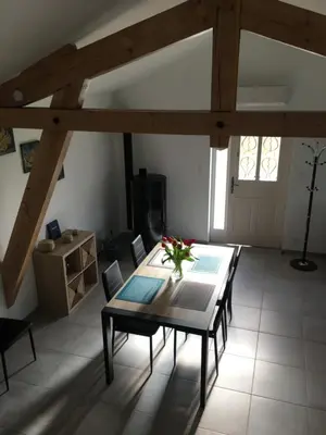 Coin salon dans l'établissement Gîte de brizolles