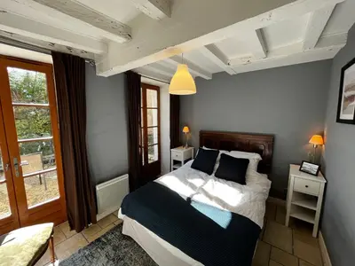 Un ou plusieurs lits dans un hébergement de l'établissement Charming Cottage in Chateau les Roches gardens