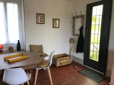 Coin salon dans l'établissement Gîte de la Kélidoine