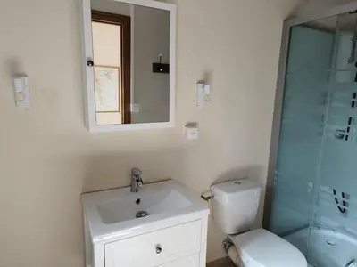Salle de bains dans l'établissement Calme au Canal de Centre