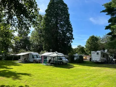 Jardin de l'établissement Camping des Bains
