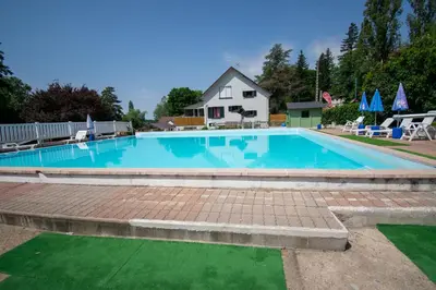 Piscine de l'établissement Camping des Bains ou située à proximité
