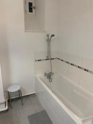 Salle de bains dans l'établissement Gîte le cœur de Givry