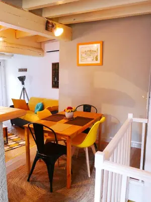 Coin salon dans l'établissement Gîte Le 16, Sous Les Trémières