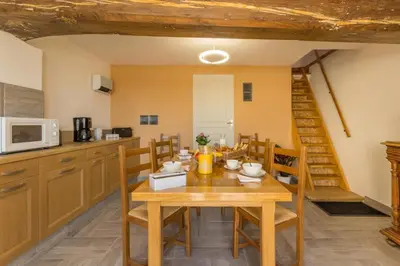 Cuisine ou kitchenette dans l'établissement Les Pâtis