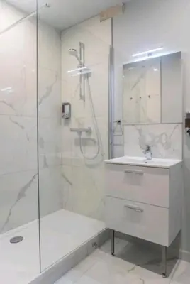 Salle de bains dans l'établissement L'Elegant - Cosy, Design et Charme en HyperCentre