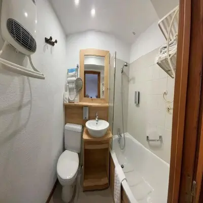 Salle de bains dans l'établissement Hotel de Bourgogne