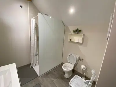 Salle de bains dans l'établissement Chambre privative chez Toutoune