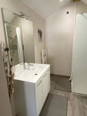 Salle de bains dans l'établissement Chambre privative chez Toutoune