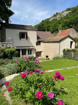 Jardin de l'établissement Maison de charme dans un cadre d'exception, 8 pers