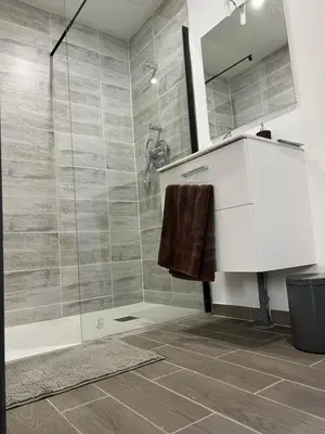 Salle de bains dans l'établissement charmant studio
