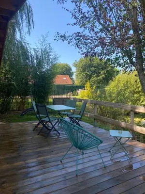 Jardin de l'établissement DOMAINE DES GALLINACES CHALET SUSSEX 2-4p