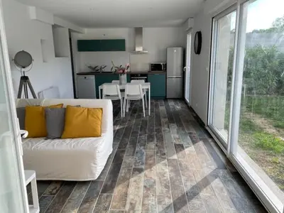 Cuisine ou kitchenette dans l'établissement Gîte calme au bord de l'Ouche.