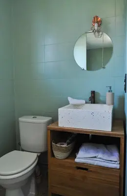 Salle de bains dans l'établissement Maison avec accès indépendant, au centre-ville de Tournus