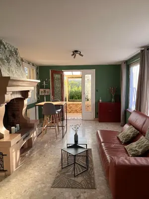 Coin salon dans l'établissement Maison avec accès indépendant, au centre-ville de Tournus