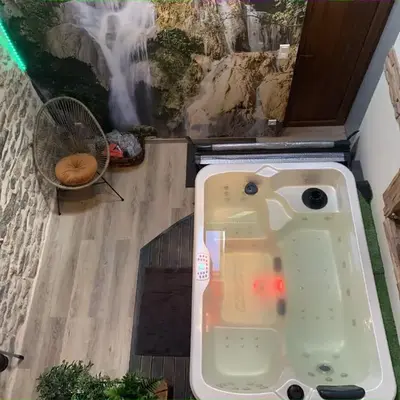 Petite Maison chaleureuse avec jacuzzi privatif