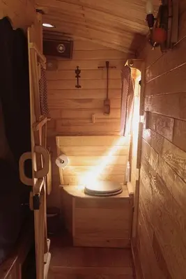 Salle de bains dans l'établissement Belle Roulotte unique en pleine campagne Au Jardin de la Vouivre