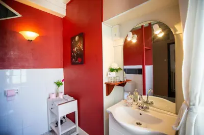Salle de bains dans l'établissement Ambiance Morvan