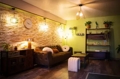 Coin salon dans l'établissement Le 8 Suite Spa Privative Sauna et Jacuzzi parking gratuit