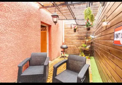 Coin salon dans l'établissement Le 8 Suite Spa Privative Sauna et Jacuzzi parking gratuit
