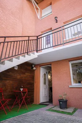 Balcon ou terrasse dans l'établissement Le 8 Suite Spa Privative Sauna et Jacuzzi parking gratuit