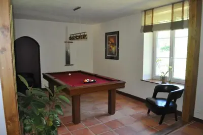 Billard dans l'établissement Moulin Chantepierre