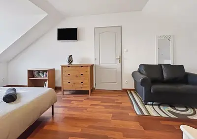 Télévision ou salle de divertissement dans l'établissement Belle Maison au Calme à Saint Martin du Tartre
