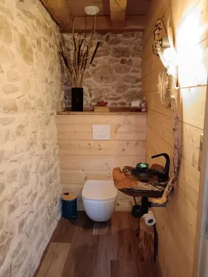 Salle de bains dans l'établissement Domaine Moulin de Quincenat