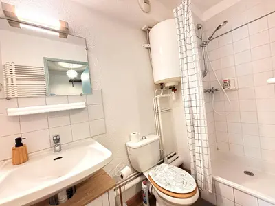 Salle de bains dans l'établissement Les Logis de Paray Appartement 202