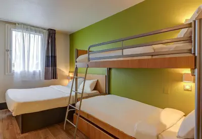 Un ou plusieurs lits dans un hébergement de l'établissement B&B HOTEL Paray-le-Monial