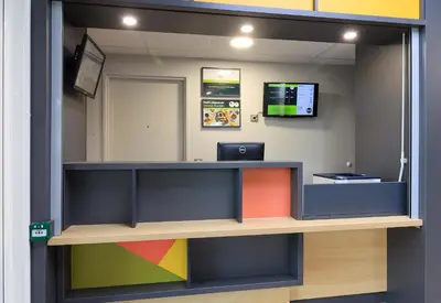Télévision ou salle de divertissement dans l'établissement B&B HOTEL Paray-le-Monial