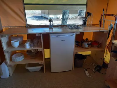 Cuisine ou kitchenette dans l'établissement Camping Onlycamp Les Premières Vignes
