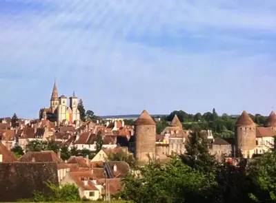 Vue générale sur Semur-en-Auxois ou vue de la ville depuis l'appartement