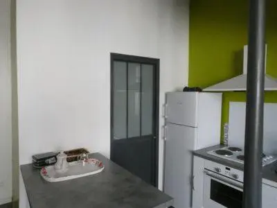 Cuisine ou kitchenette dans l'établissement La Canetterie