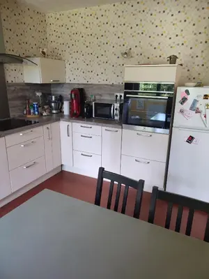 Cuisine ou kitchenette dans l'établissement Chambre d'hôtes à la campagne 
