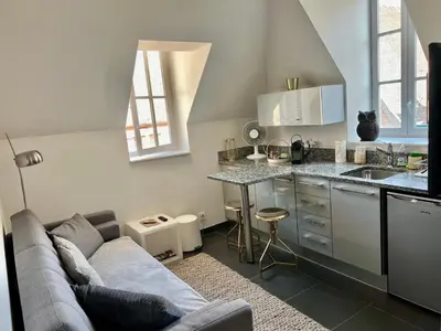 Cuisine ou kitchenette dans l'établissement Le P'tit Charmant : centre historique de Dijon