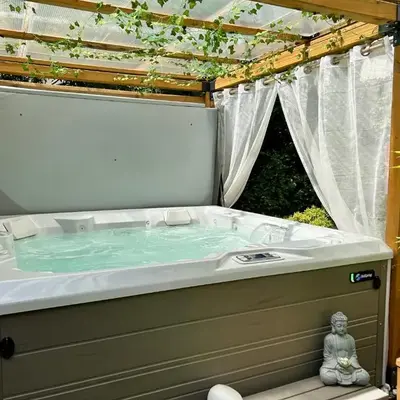 Natural Suite en centre ville avec SPA et jardin