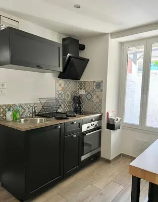Cuisine ou kitchenette dans l'établissement Charmant studio au coeur du centre ville