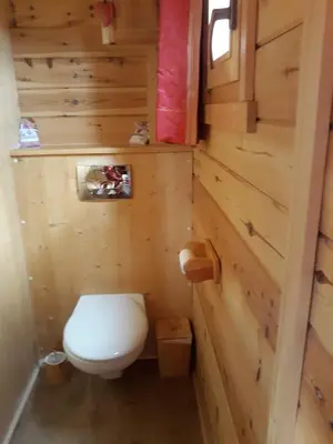 Salle de bains dans l'établissement La Roulotte de Bourgogne