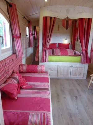 Un ou plusieurs lits dans un hébergement de l'établissement La Roulotte de Bourgogne