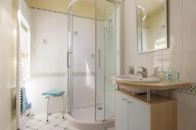 Salle de bains dans l'établissement Logis de l'Orme