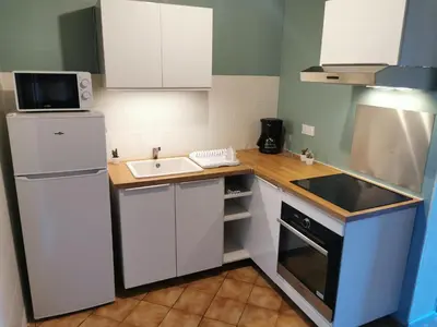 Cuisine ou kitchenette dans l'établissement Studio Duplex avec jardin - La voie des Salines
