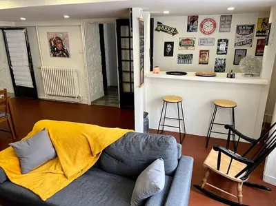 Coin salon dans l'établissement DOLE : L ATELIER DES RÊVES