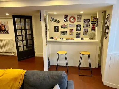 Coin salon dans l'établissement DOLE : L ATELIER DES RÊVES