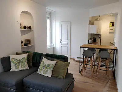 Coin salon dans l'établissement Cosy T2 31m2 - Centre-Ville Dijon - Gare et Darcy