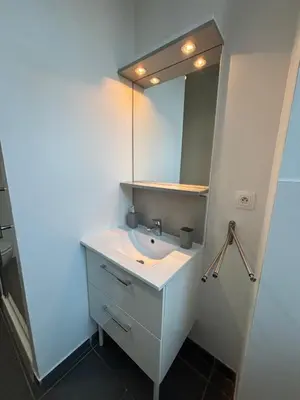 Salle de bains dans l'établissement STUDIO Dole Grevy deux étoiles,