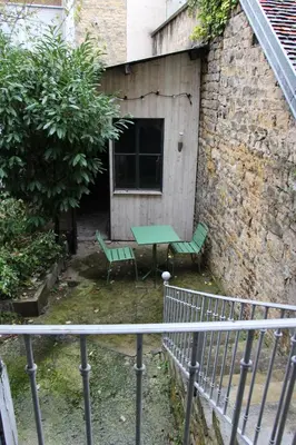 Balcon ou terrasse dans l'établissement joli 2 pièces avec cour privée