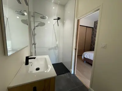Salle de bains dans l'établissement Le Clos des Gargouilles