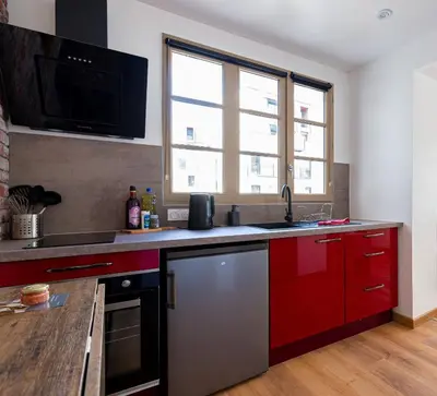 Cuisine ou kitchenette dans l'établissement Dijon centre historique, superbe studio à 2 pas des trams